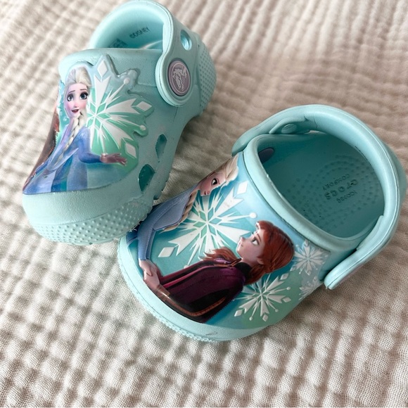 Crocs X Disney Frozen 2 Clogs Toddler Baby 4 - Picture 2 of 6